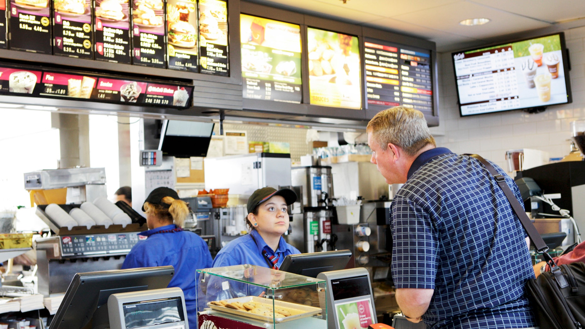 A McDonald's insider is helping people get the freshest meals every time.
