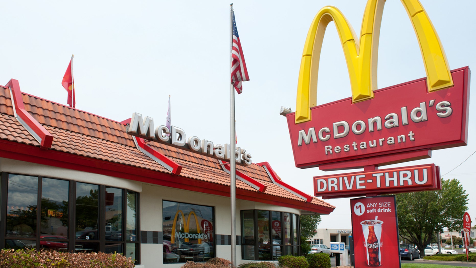 McDonald's customers in Indiana kept a chain of good deeds going for more than three hours.