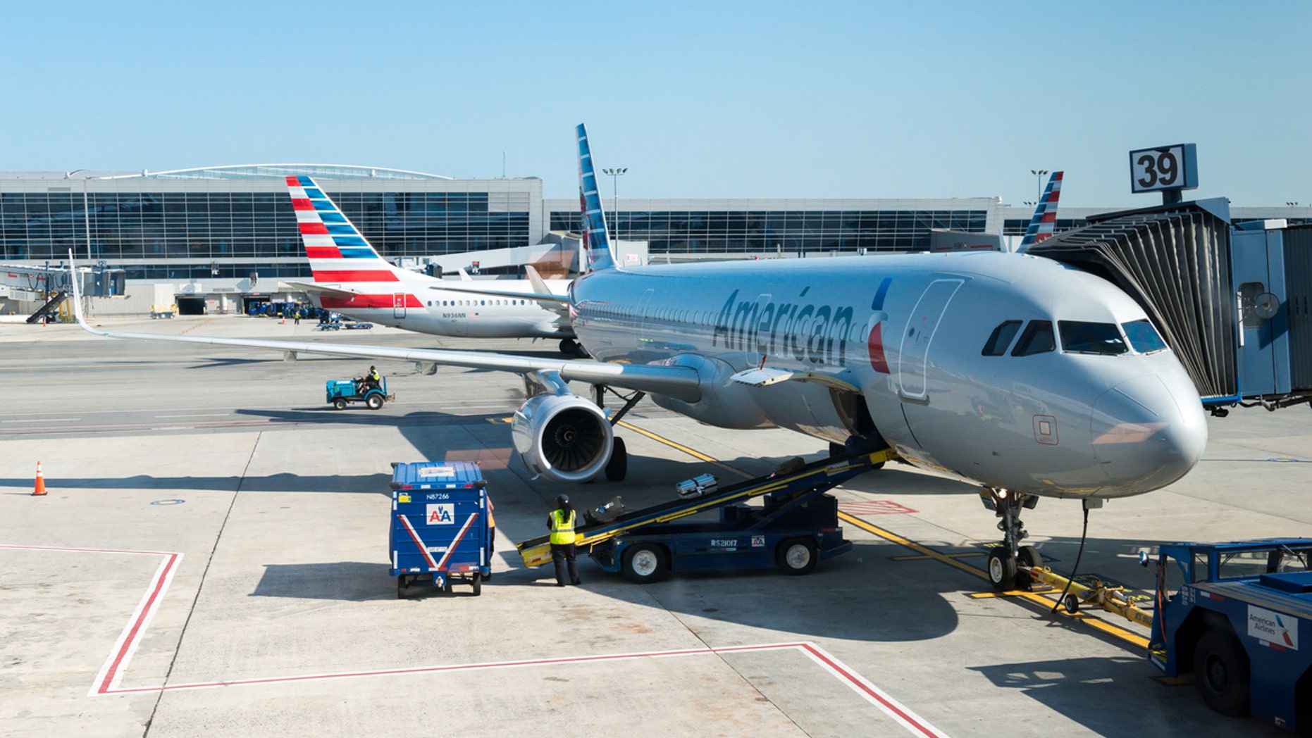 American Airlines flight makes emergency landing after passengers say
