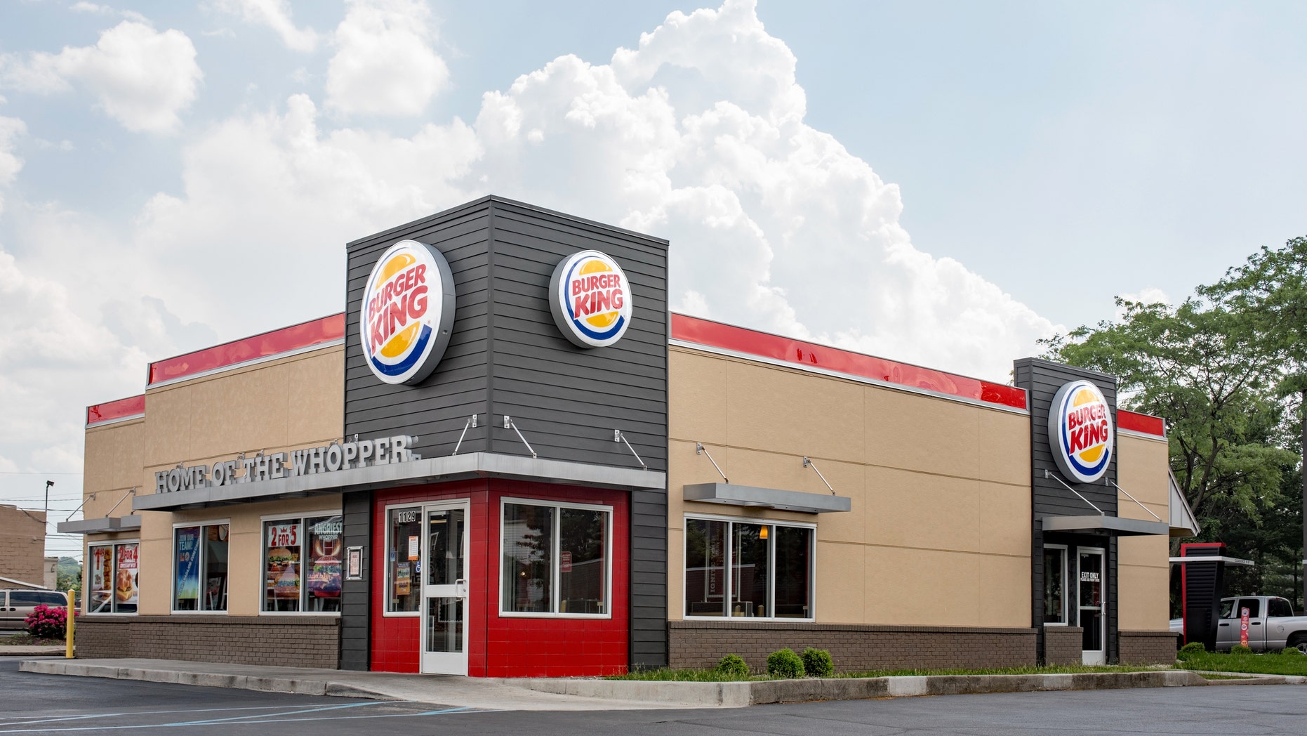 Dayton, Ohio, USA - May 29, 2016: The newest Burger King "20/20" restaurant design with a sleek, contemporary, futuristic industrial-look theme includes brick cladding, manicured landscaping and a covered drive-thru order point with digital order screens. The new design was first introduced in USA in April 1, 2010.