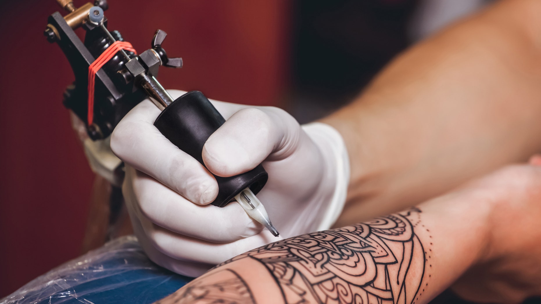 Model's attempt at tattooing her eye leads to vision problems.