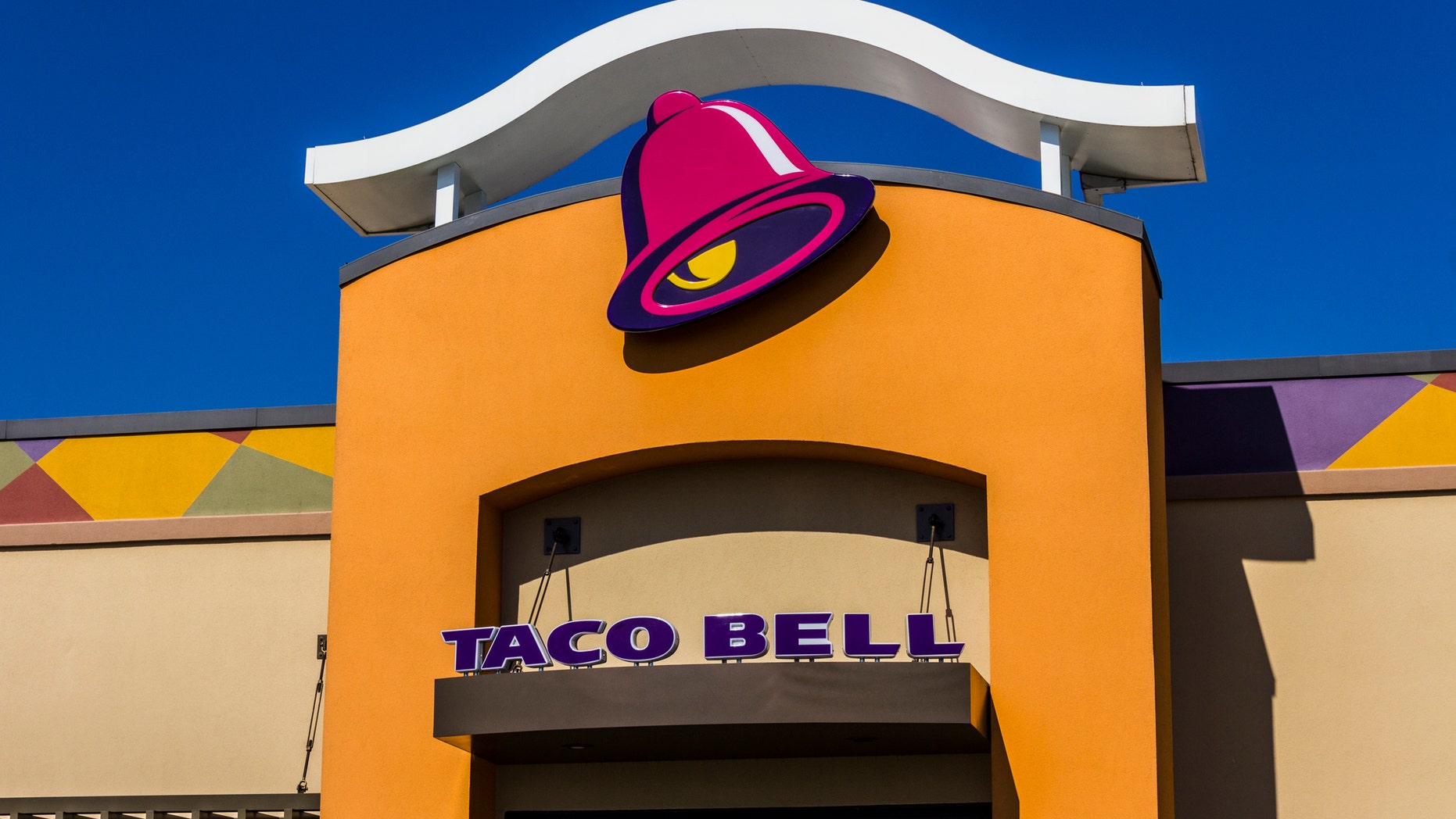 Muncie, US - August 3, 2016: Taco Bell Retail Fast Food Location. Taco Bell is a Subsidiary of Yum! Brands II