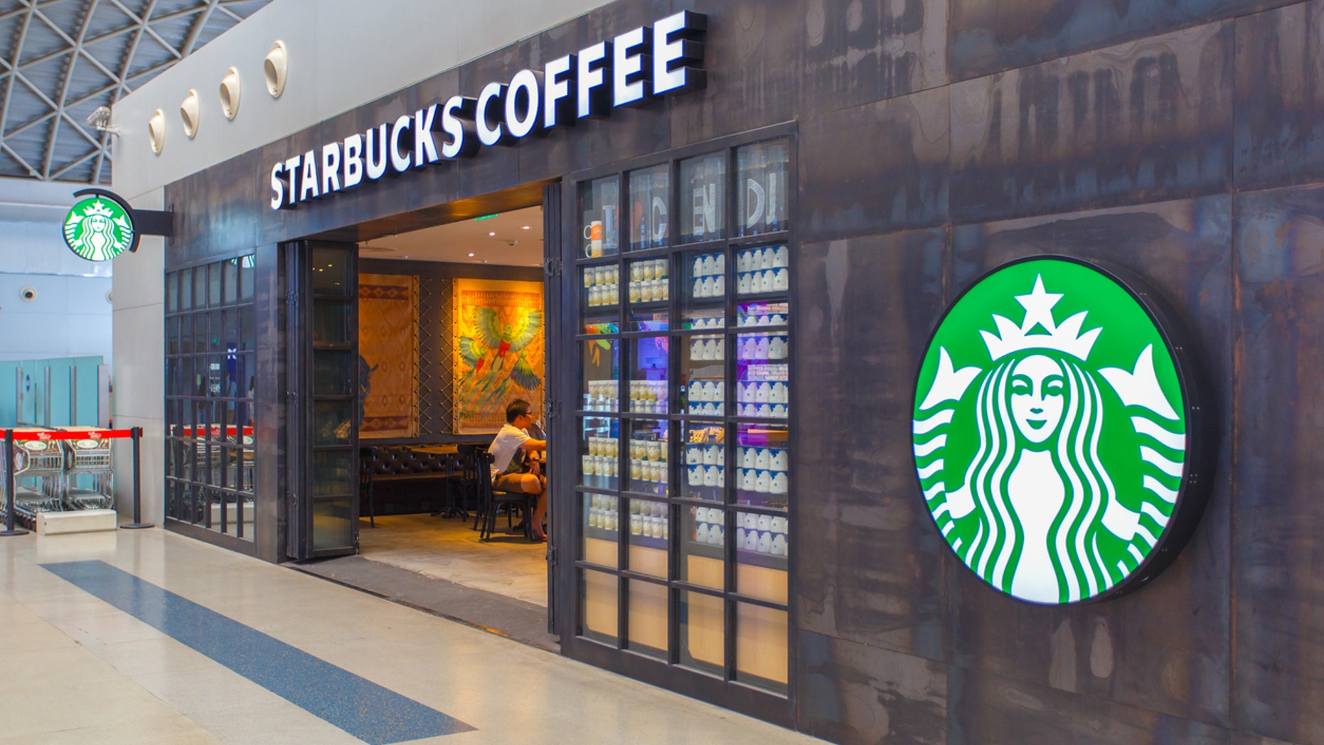 These new aprons at Starbucks to help deaf baristas.