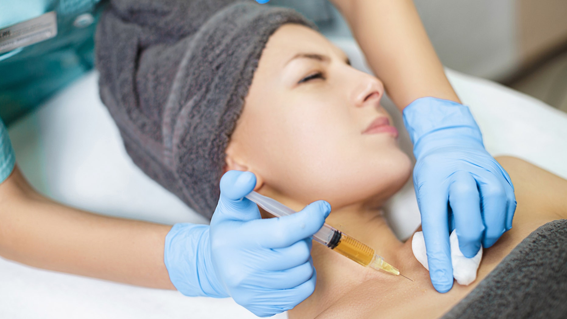 A new form of breast lift is being touted as a way enhance your cleavage without going under the knife.