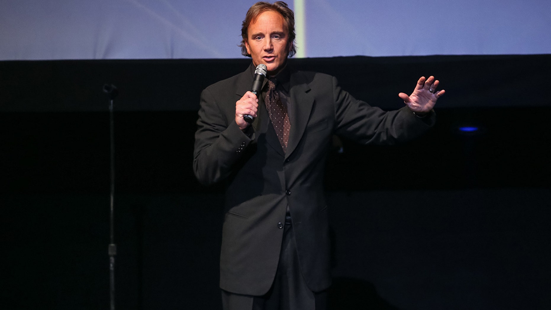 Comedian Jay Mohr sounded off on a college professor for her insulting tweets about the late Barbara Bush.