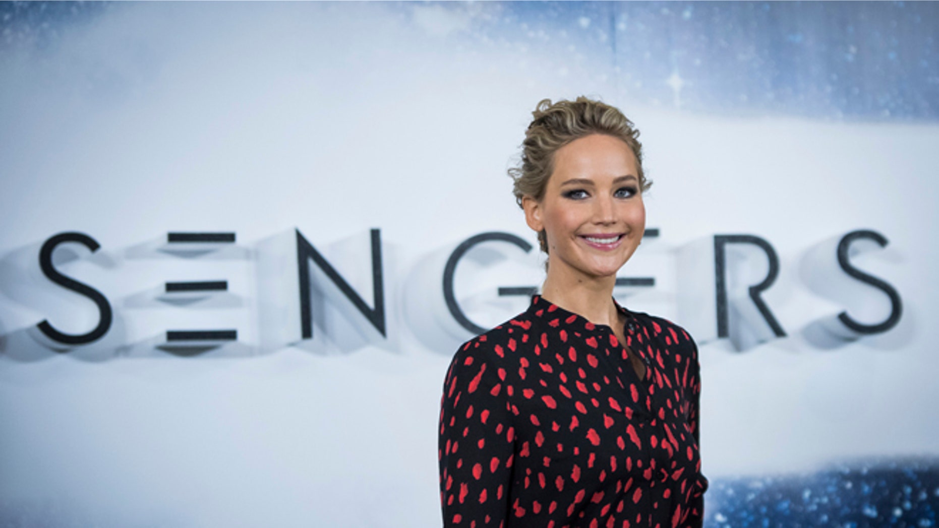 Jennifer Lawrence spread some holiday cheer at the Norton Children's Hospital.