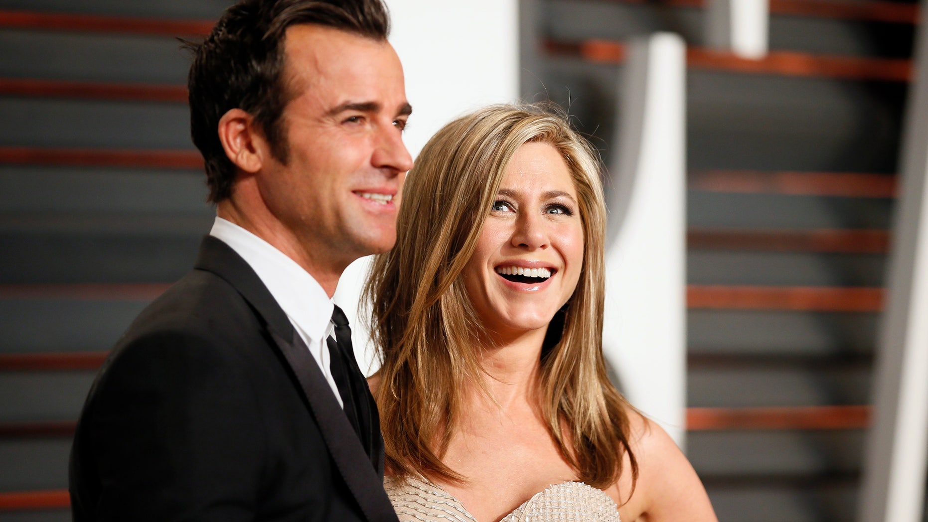 Actress Jennifer Aniston and Justin Theroux arrive at the 2015 Vanity Fair Oscar Party in Beverly Hills, California February 22, 2015. REUTERS/Danny Moloshok