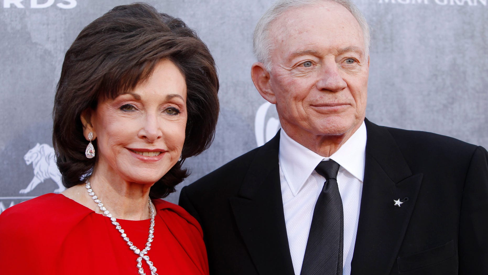 Dallas Cowboys owner Jerry Jones and his wife Gene arrive bat the 49th Annual Academy of Country Music Awards in Las Vegas, Nevada April 6, 2014. REUTERS/Steve Marcus (UNITED STATES - Tags: ENTERTAINMENT SPORT FOOTBALL) (ACMAWARDS-ARRIVALS) - RTR3K6PK