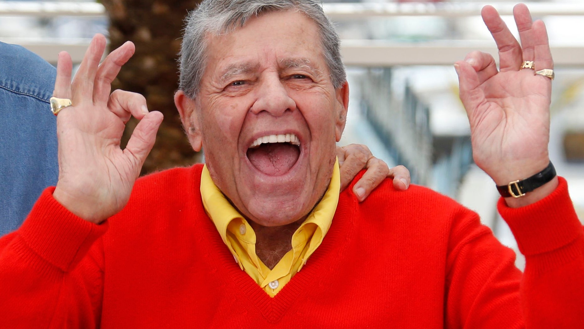 Cast member Jerry Lewis poses during a photocall for the film "Max Rose" at the 66th Cannes Film Festival in Cannes May 23, 2013. REUTERS/Regis Duvignau (FRANCE - Tags: ENTERTAINMENT) - RTXZXRS