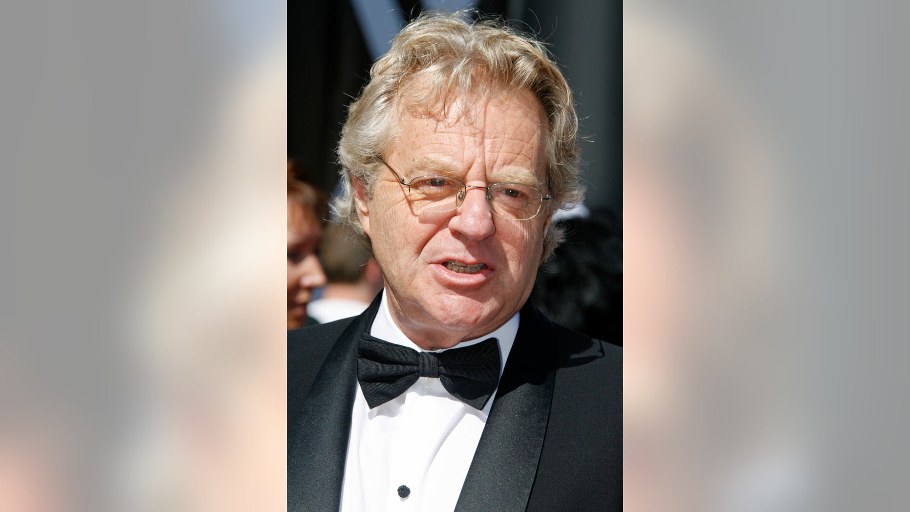 Television personality Jerry Springer arrives at the 34th annual Daytime Emmy Awards in Hollywood, California, June 15, 2007. REUTERS/Fred Prouser (UNITED STATES) - RTR1QUDW