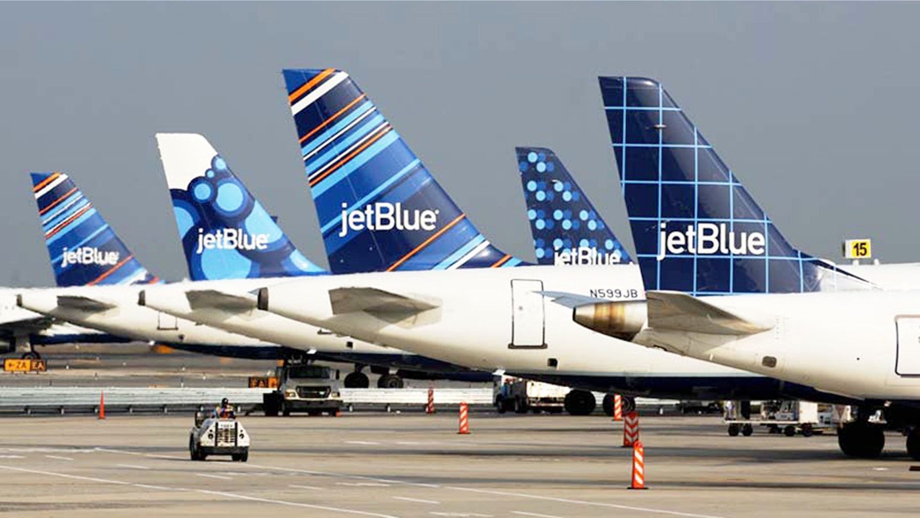 JetBlue is recruiting wannabe pilots through a new training program.