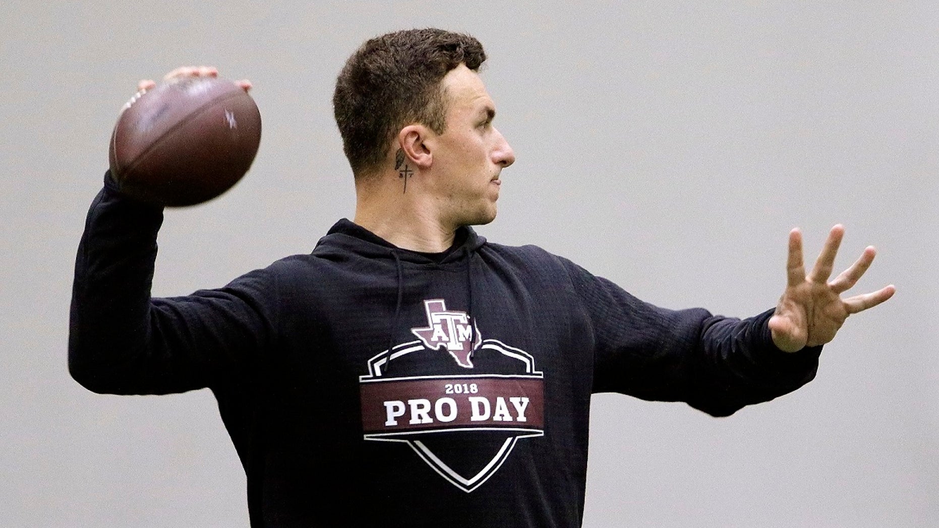 Former NFL quarterback Johnny Manziel has signed with the Canadian Football League.