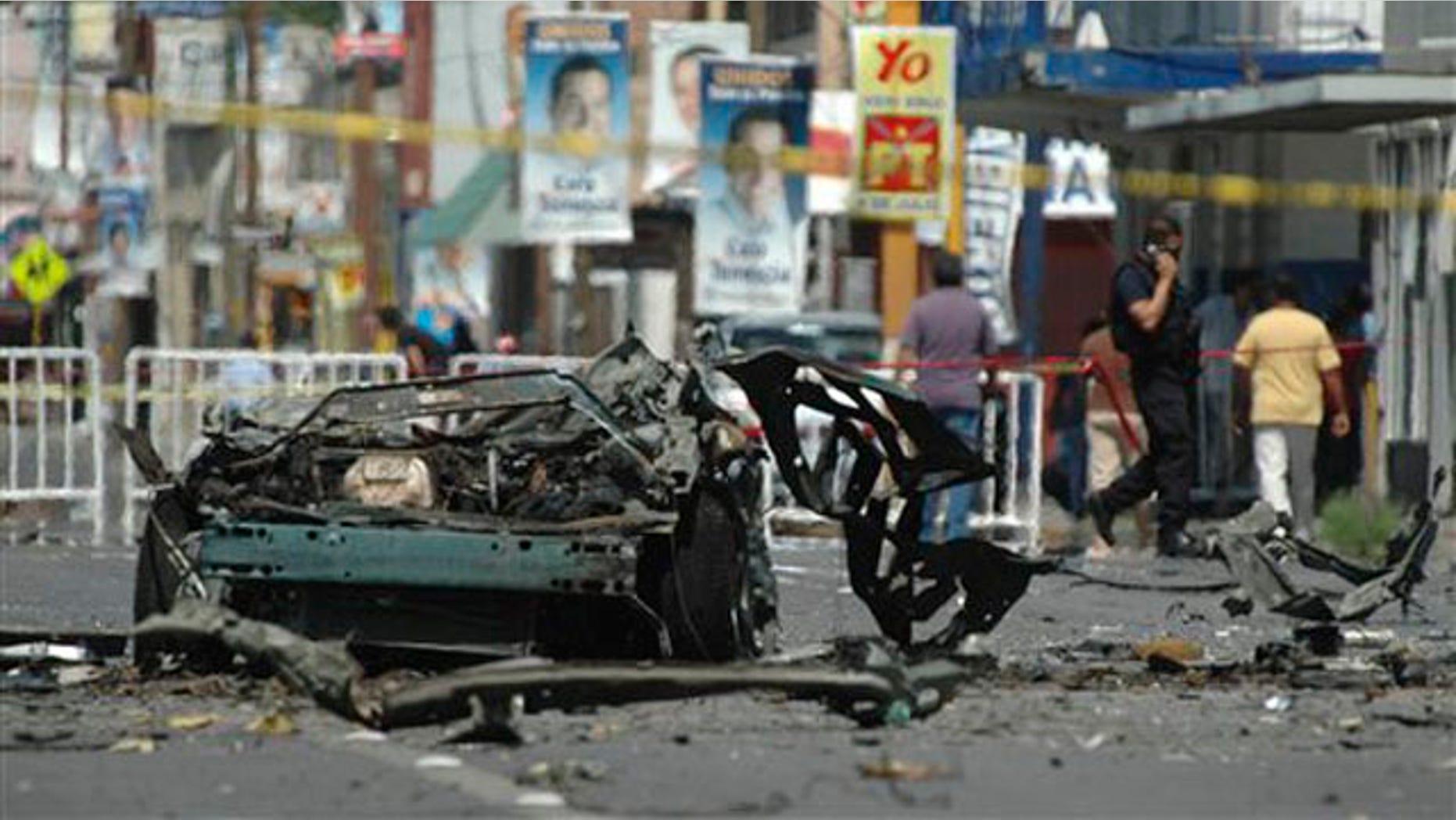 The remains of a vehicle are seen on a street in the northern border city of Ciudad Juarez, Mexico, July 16, 2010. (AP Photo)