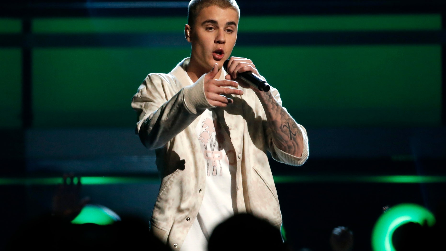 Justin Bieber performs a medley of songs at the 2016 Billboard Awards in Las Vegas, Nevada, U.S., May 22, 2016.