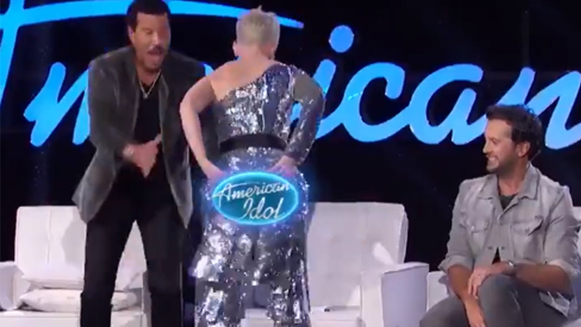 American Idols Katy Perry Shows Off Wardrobe Malfunction During Show Fox News