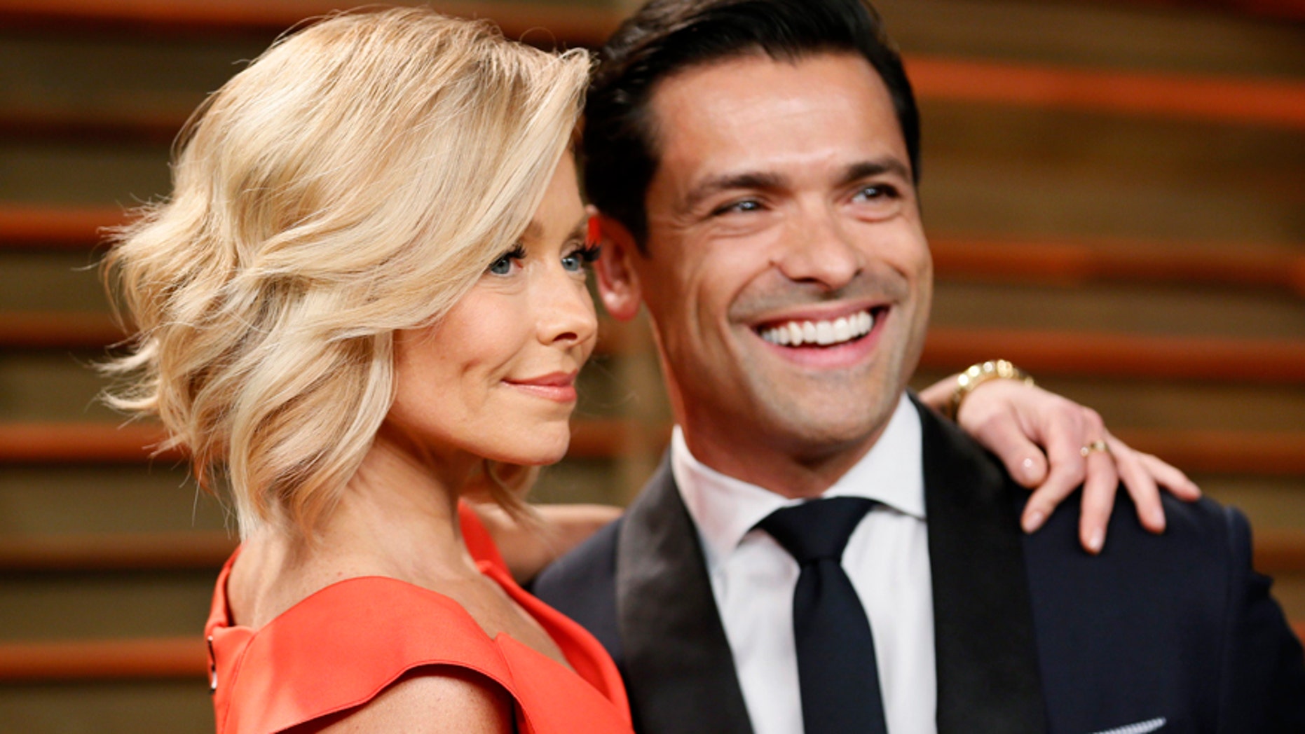 Kelly Ripa's Bedroom Confession: Husband Mark Consuelos Is 'mean' After ...