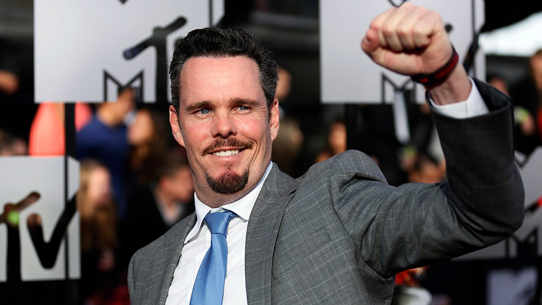 Actor Kevin Dillon arrives at the 2014 MTV Movie Awards in Los Angeles, California April 13, 2014. REUTERS/Danny Moloshok (UNITED STATES - Tags: Entertainment) (MTV-ARRIVALS) - TB3EA4E0388GA