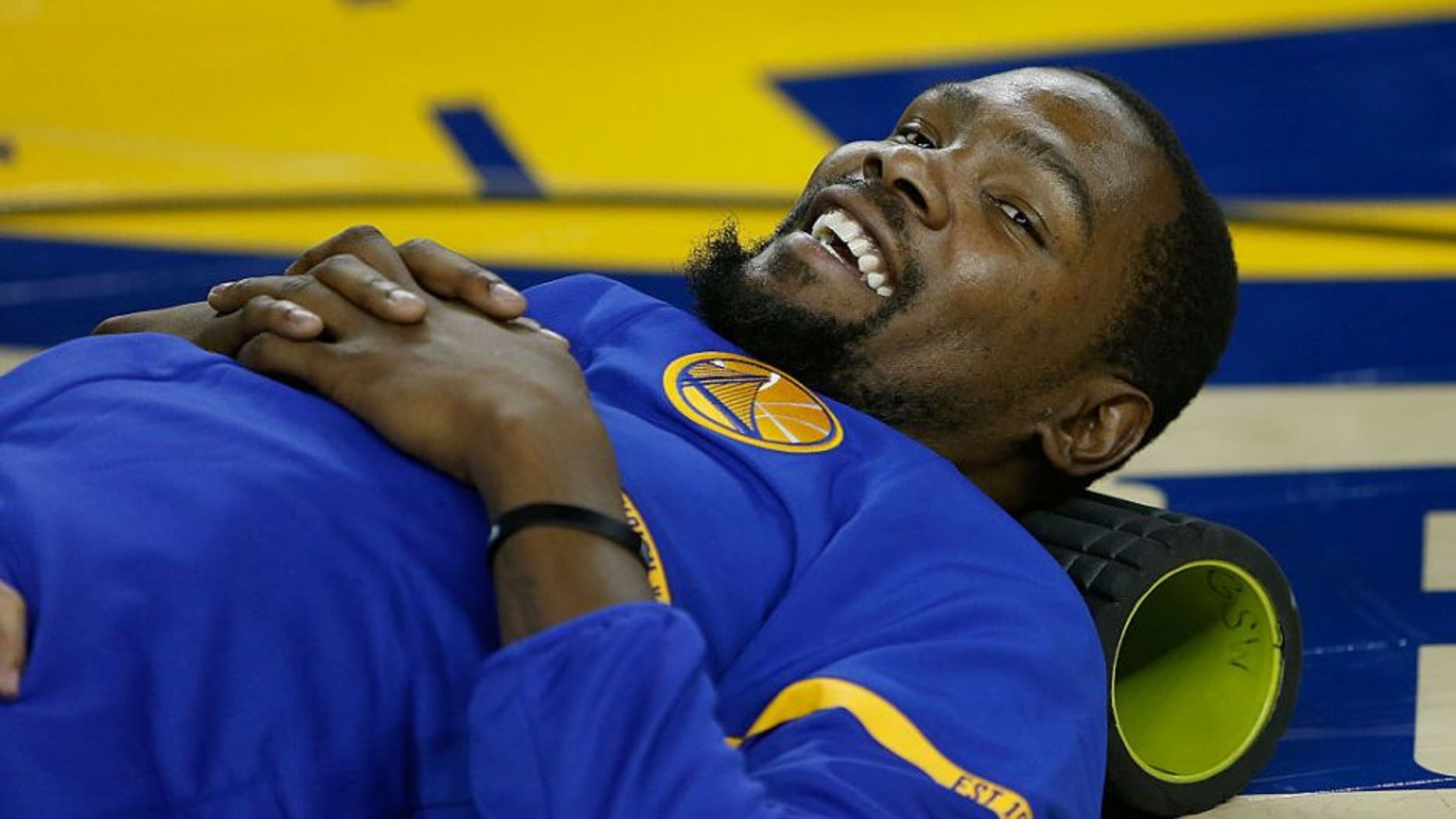 OAKLAND, CA - NOVEMBER 03: Kevin Durant #35 of the Golden State Warriors warms up before the game against the Oklahoma City Thunder at ORACLE Arena on November 3, 2016 in Oakland, California. NOTE TO USER: User expressly acknowledges and agrees that, by downloading and or using this photograph, user is consenting to the terms and conditions of Getty Images License Agreement. (Photo by Lachlan Cunningham/Getty Images)