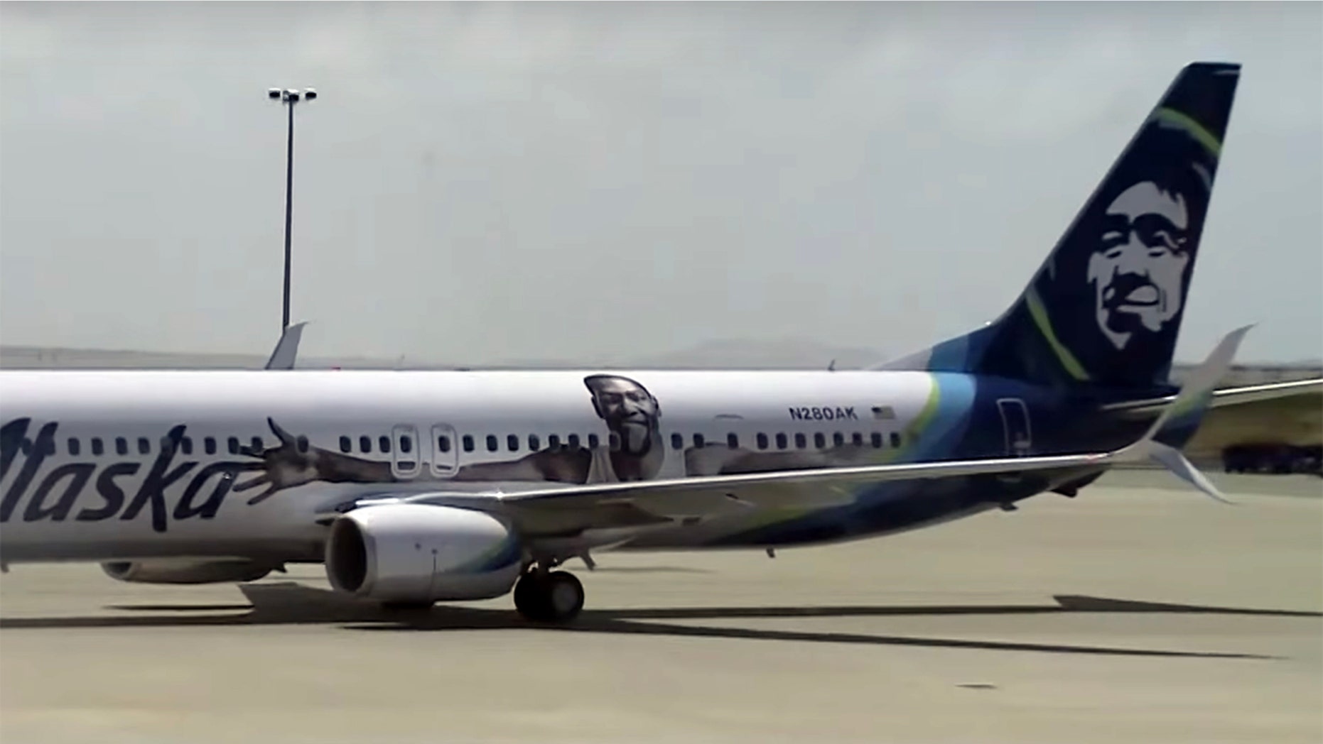 Kevin Durant spreads his wings on a Boeing 737 in honor of the 2018 NBA Finals.