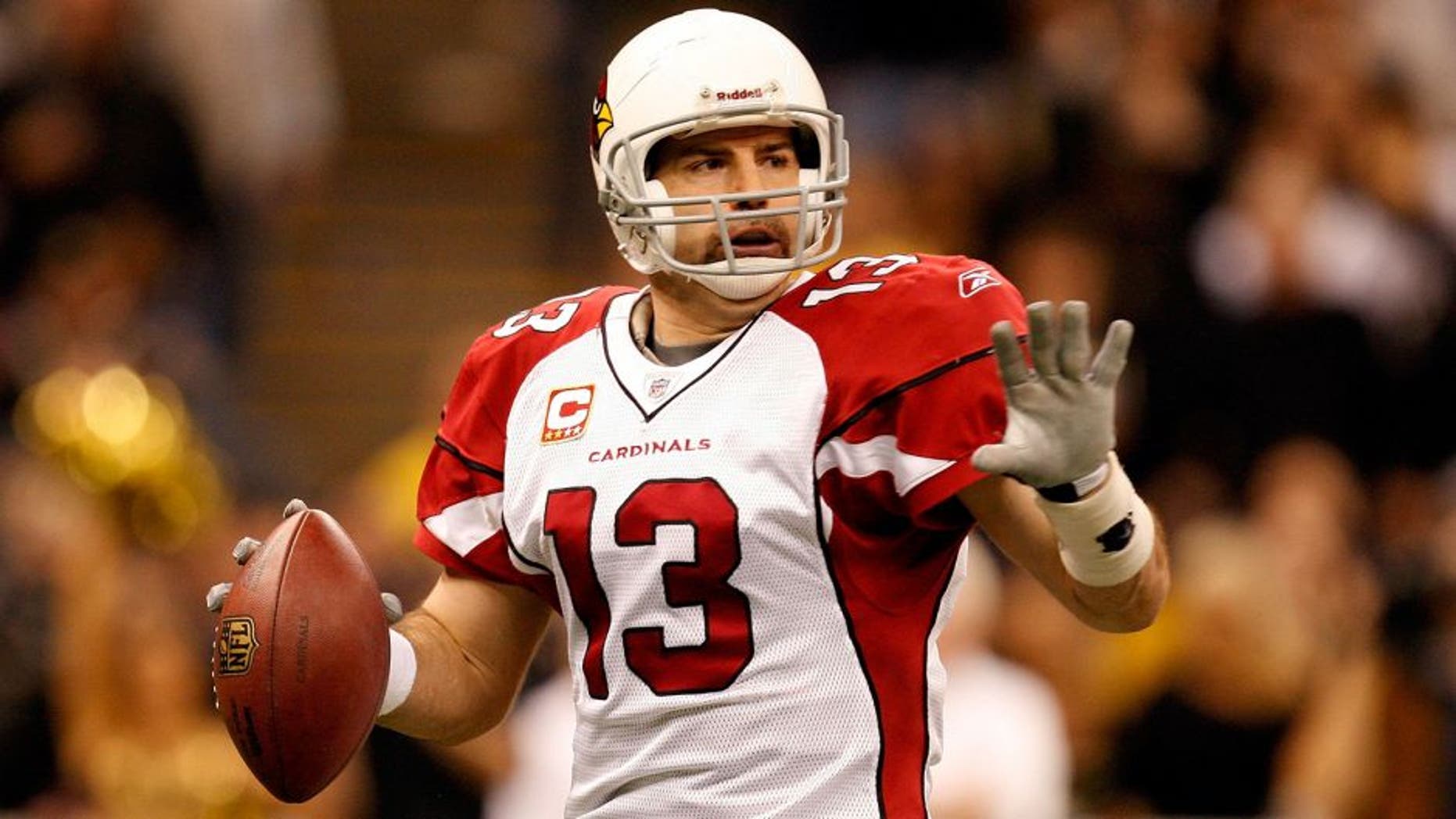 NEW ORLEANS - JANUARY 16: Quarterback Kurt Warner #13 of the Arizona Cardinals looks to pass against the New Orleans Saints during the NFC Divisional Playoff Game at Louisana Superdome on January 16, 2010 in New Orleans, Louisiana. The Saints won 45-14. (Photo by Ronald Martinez/Getty Images)