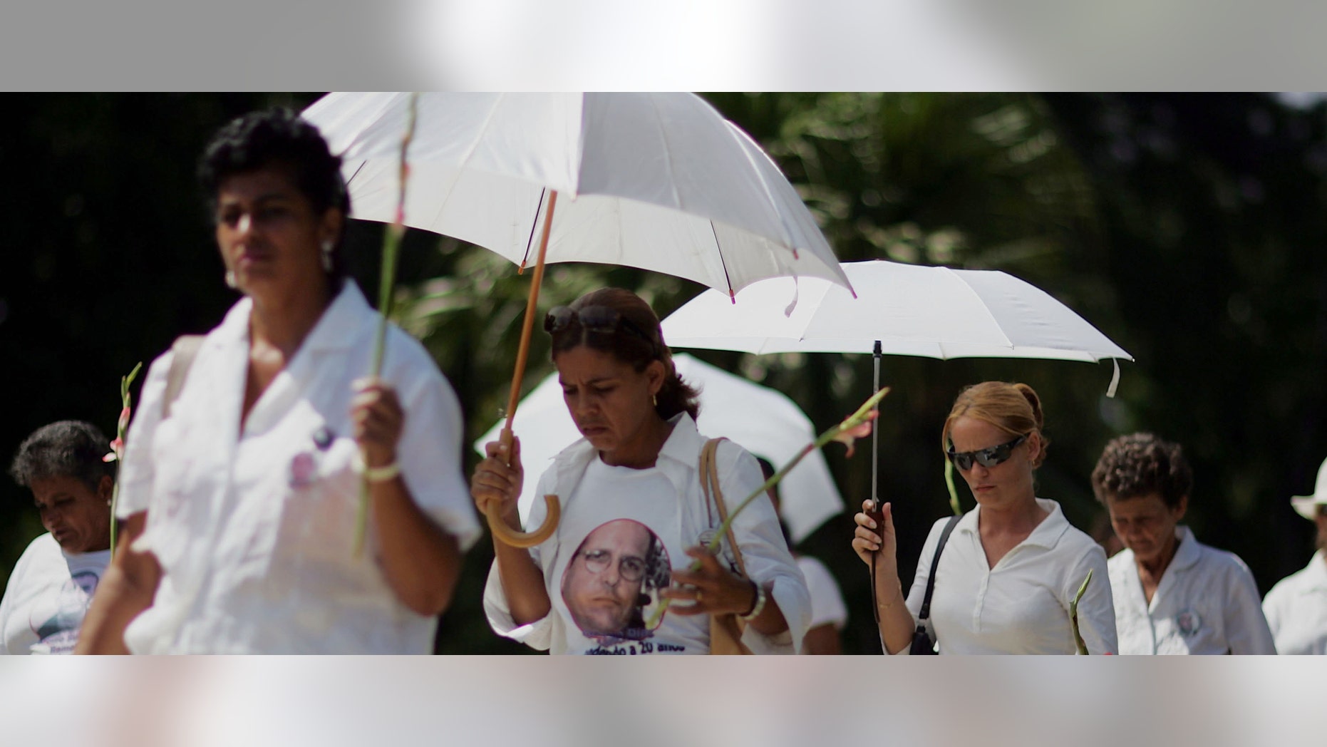 HAVANA - SEPTEMBER 17: Members of the Women in White movement of wives and mothers of imprisoned dissidents march together September 17, 2006 in Havana, Cuba. The Women in White began in 2004 after dissidents were arrested and jailed in the crackdown in 2003. The island nation still waits for the first appearance of President Fidel Castro among the general public after he turned over power to his brother, Raul Castro, following surgery in July. (Photo by Joe Raedle/Getty Images)