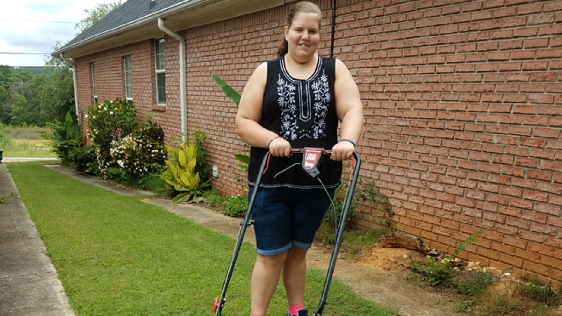 Alainna Parris, 15, is hoping to change an Alabama city ordinance in order to mow lawns.