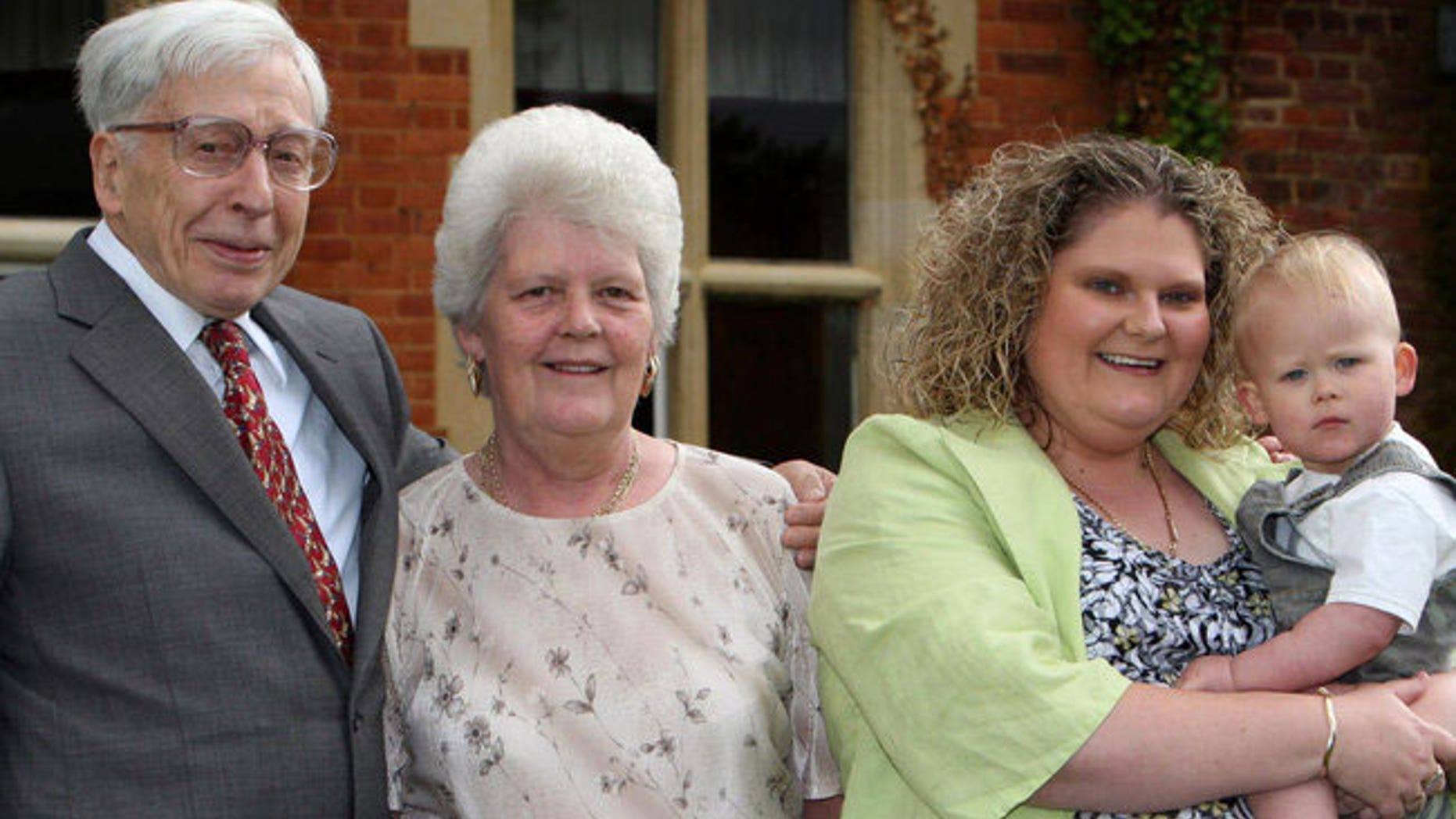 Robert G. Edwards with Lesley Brown, her daughter Louise Brown and her grandson in 2008.