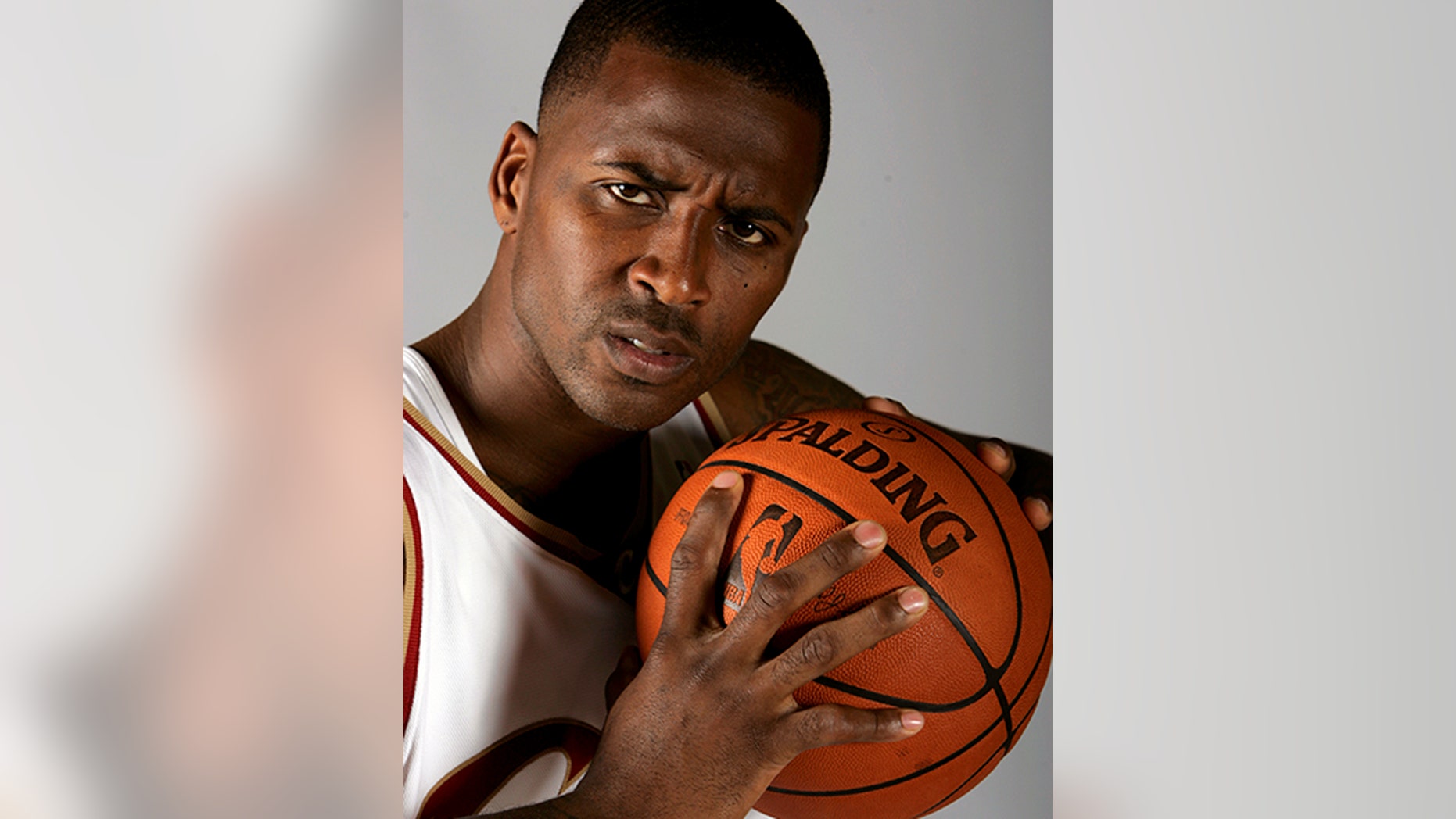 Lorenzen Wright poses at the Cleveland Cavaliers' Media Day in the fall of 2008.