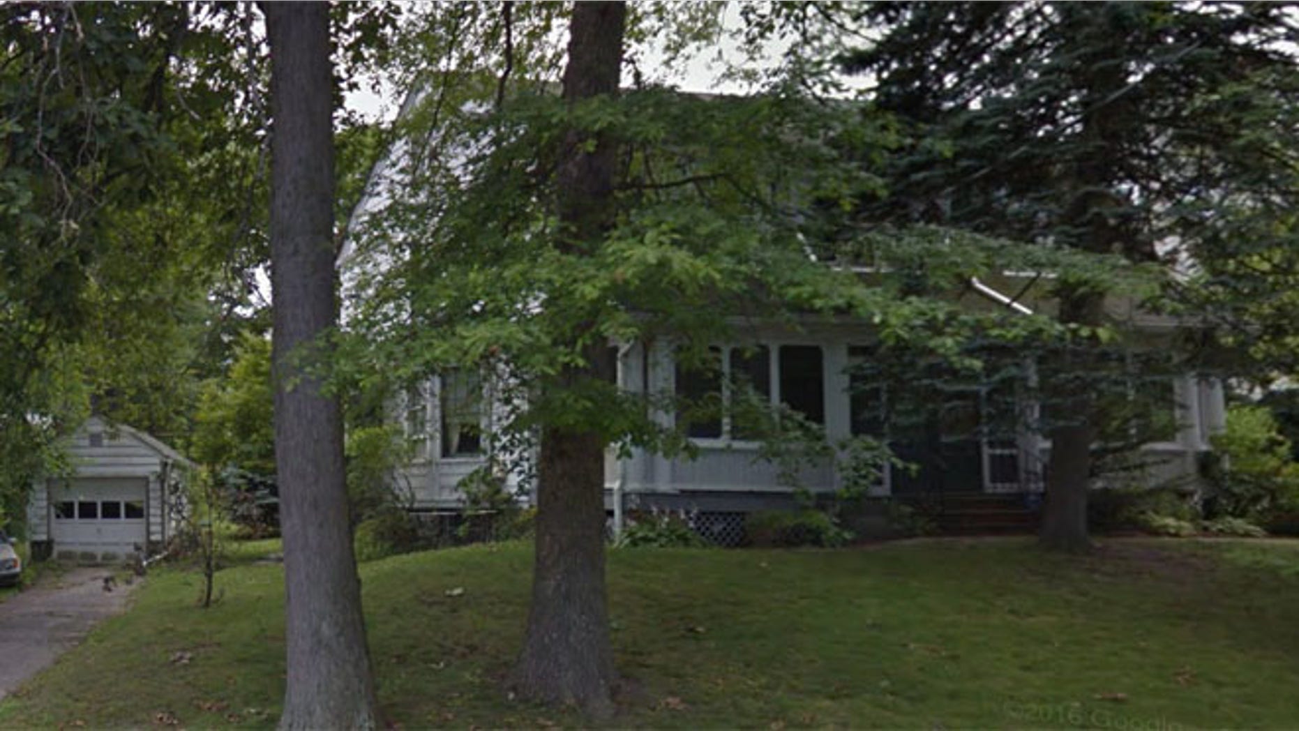 Yankee legend Lou Gehrig bought this New York City suburban home in 1928.