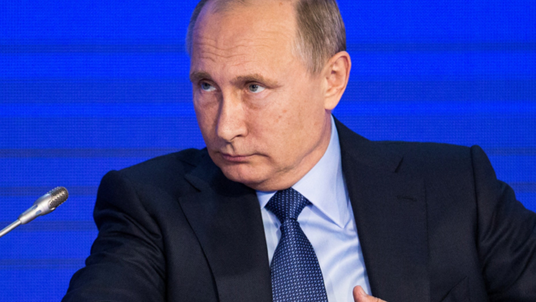 Russian President Vladimir Putin attends the Business Russia Congress in Moscow, Russia, October 18, 2016. REUTERS/Alexander Zemlianichenko/Pool - RTX2PBJL