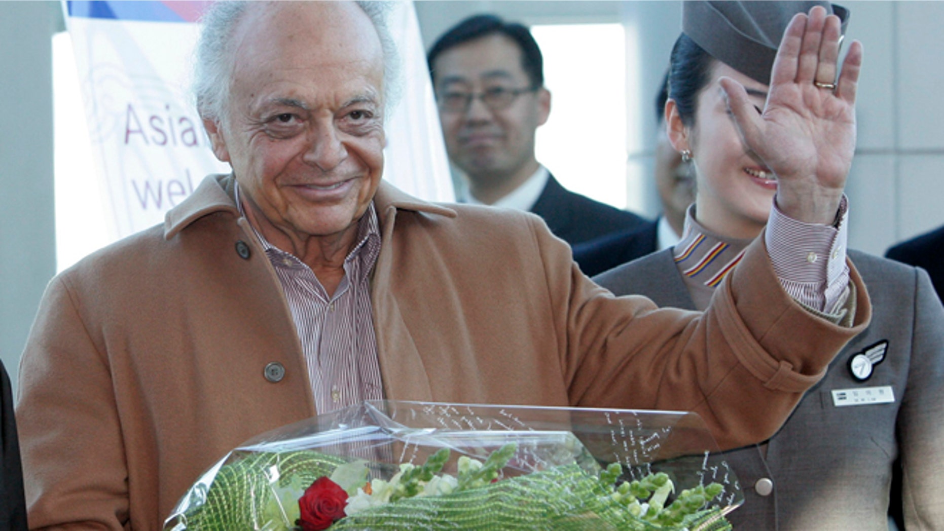 Feb. 27, 2008: Lorin Maazel, music director of the New York Philharmonic, waves to the media upon his arrival at Incheon International Airport in Incheon, west of Seoul, South Korea. (Reuters)