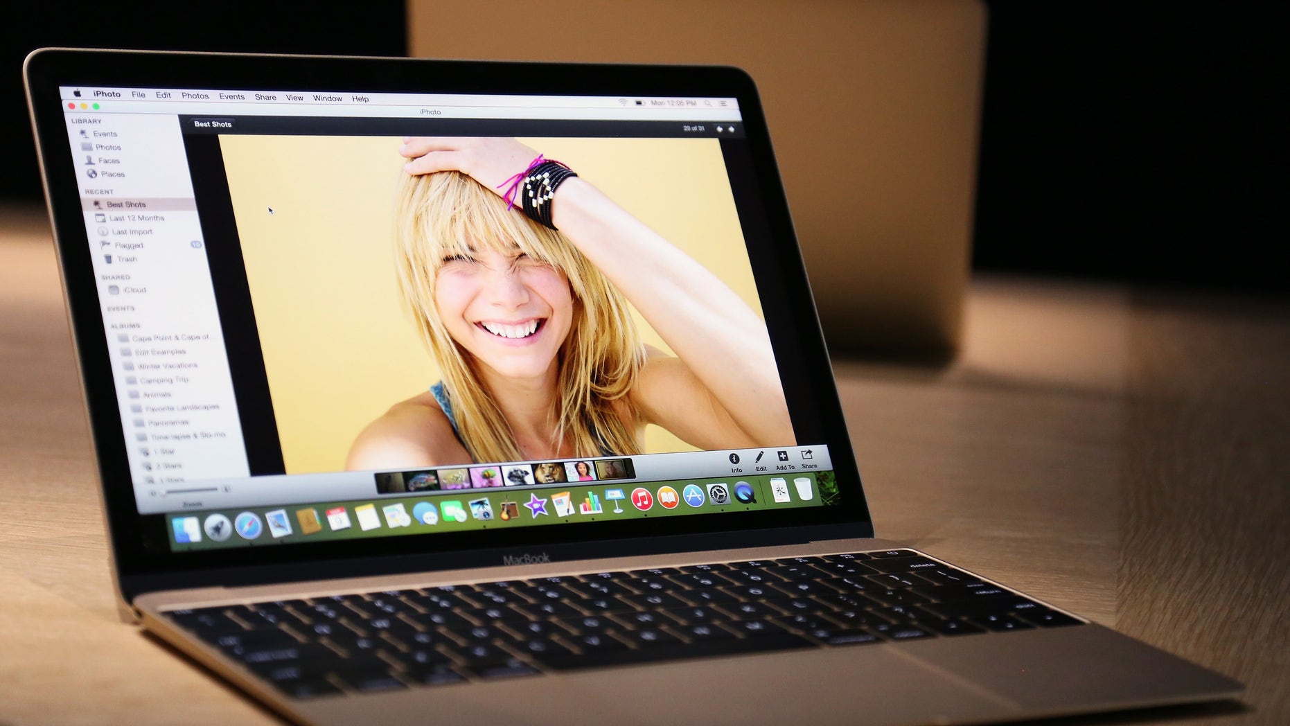 File photo: Apple's new MacBooks are displayed following an Apple event in San Francisco, California March 9, 2015. (REUTERS/Robert Galbraith)