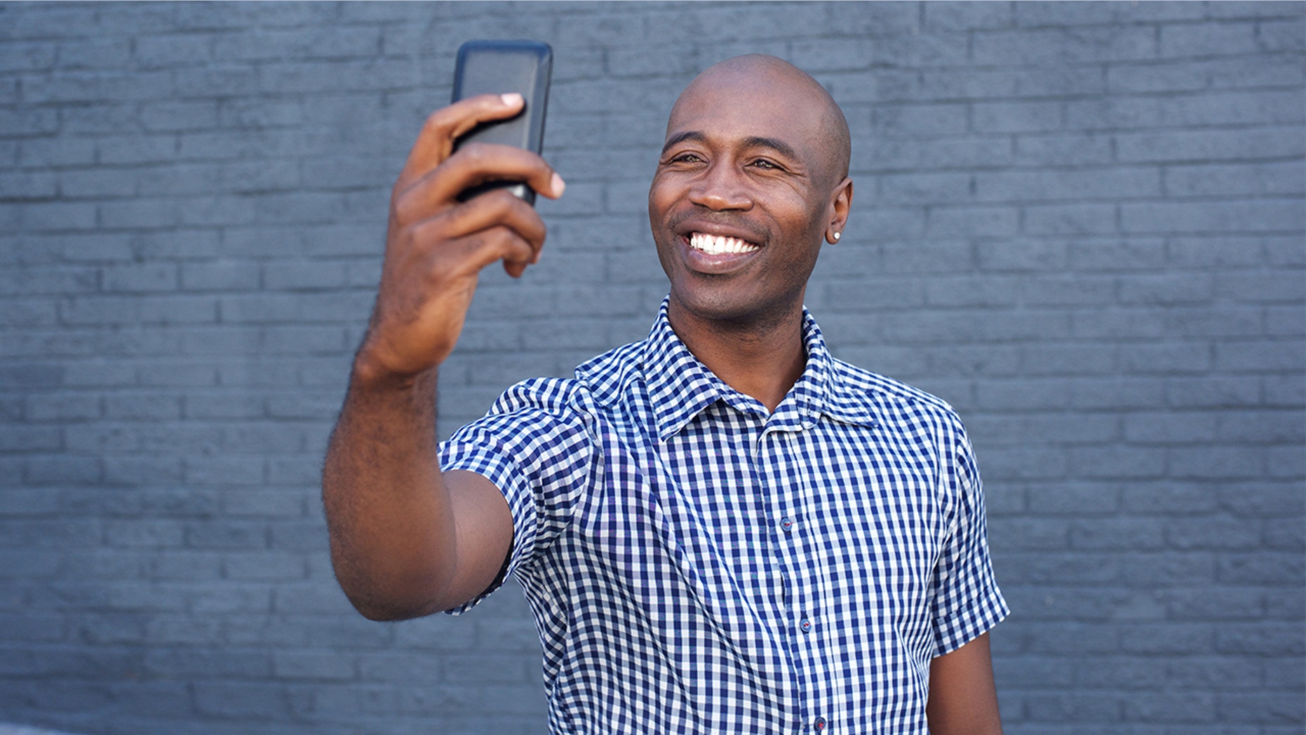 Men are taking over the body positive movement and flaunting their curves