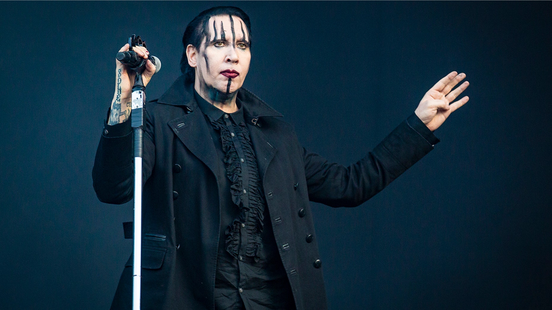 Marilyn Manson collapsed during a joint concert with Rob Zombie after reportedly being ill.