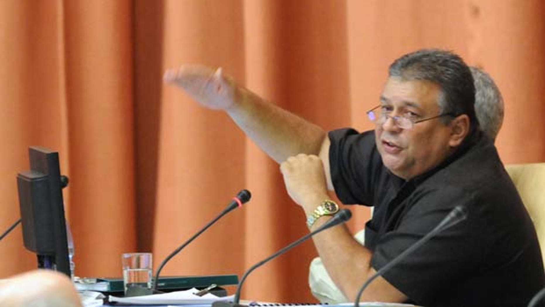 Noveno Período Ordinario de Sesiones de la Septima Legislatura presidida por el General de Ejército Raúl Castro Ruz, presidente de los Consejos de Estado y de Ministros.
Presidente de la Comisión Permanente para la Implementación y Desarrollo de los Lineamientos de la Política Económica y Social del Partido y la Revolución, Marino Murillo Jorge.