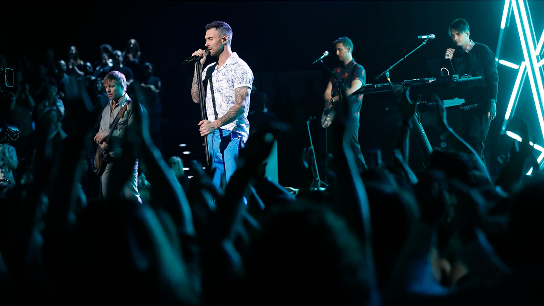 maroon 5 reportedly set to play the super bowl liii halftime show