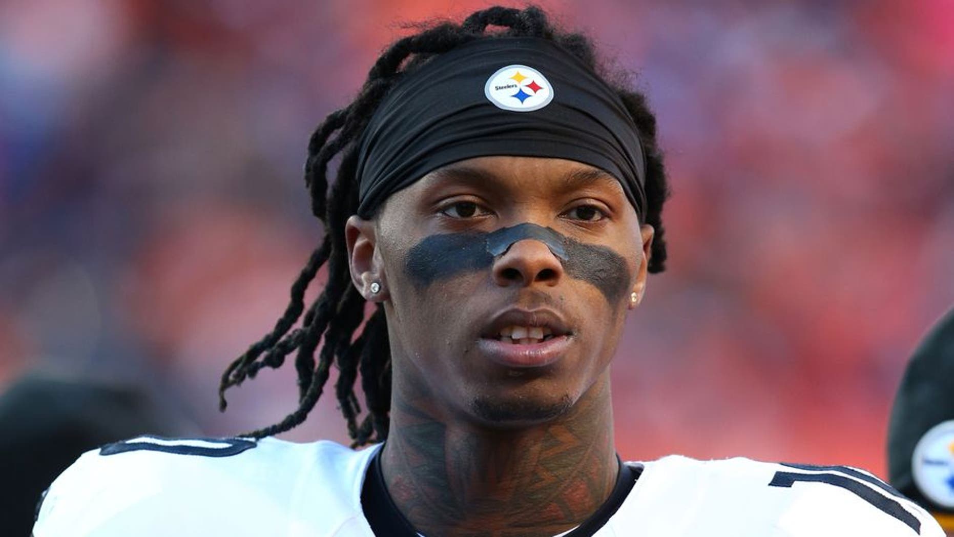 DENVER, CO - JANUARY 17: Martavis Bryant #10 of the Pittsburgh Steelers looks on during the game against the Denver Broncos at Sports Authority Field At Mile High on January 17, 2016 in Denver, Colorado. The Broncos defeated the Steelers 23-16. (Photo by Rob Leiter via Getty Images)