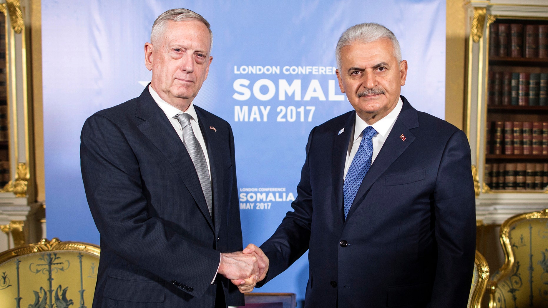 Turkey's Prime Minister Binali Yildirim, right, shakes hands with U.S. Secretary of Defense James Mattis, ahead of the Somalia Conference, in London, Thursday, May 11, 2017. (Prime Minister's Press Service, Pool Photo via AP)