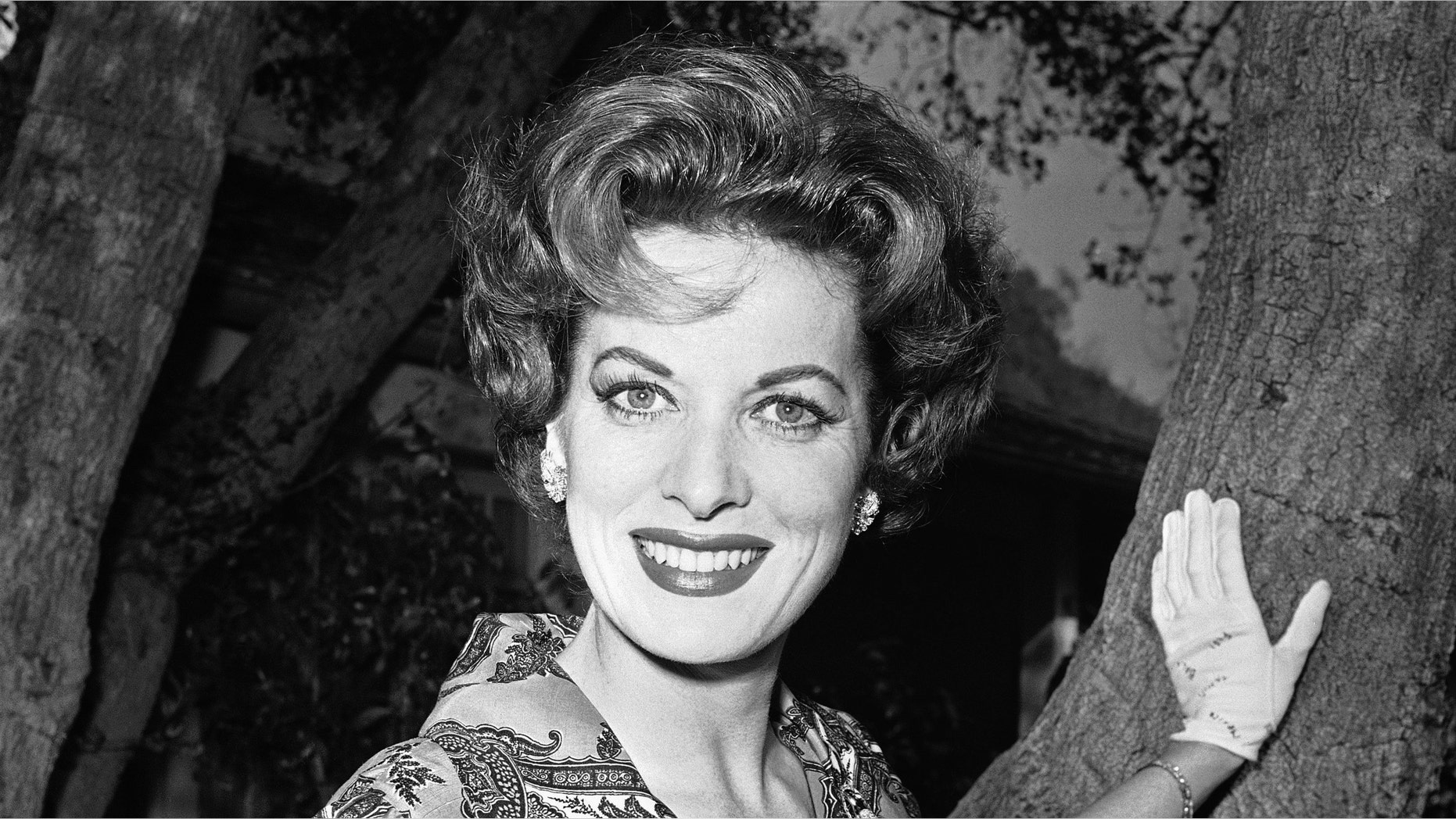 1960. Maureen O'Hara outside her home in Los Angeles.