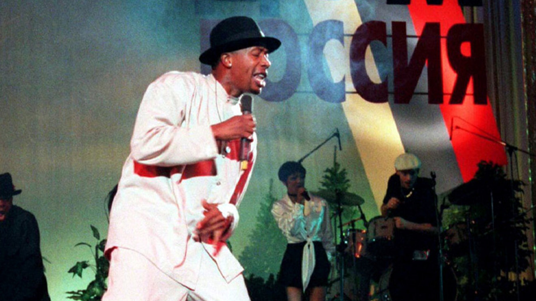 Carter said he used to be a backup dancer for MC Hammer, seen here in 1995.