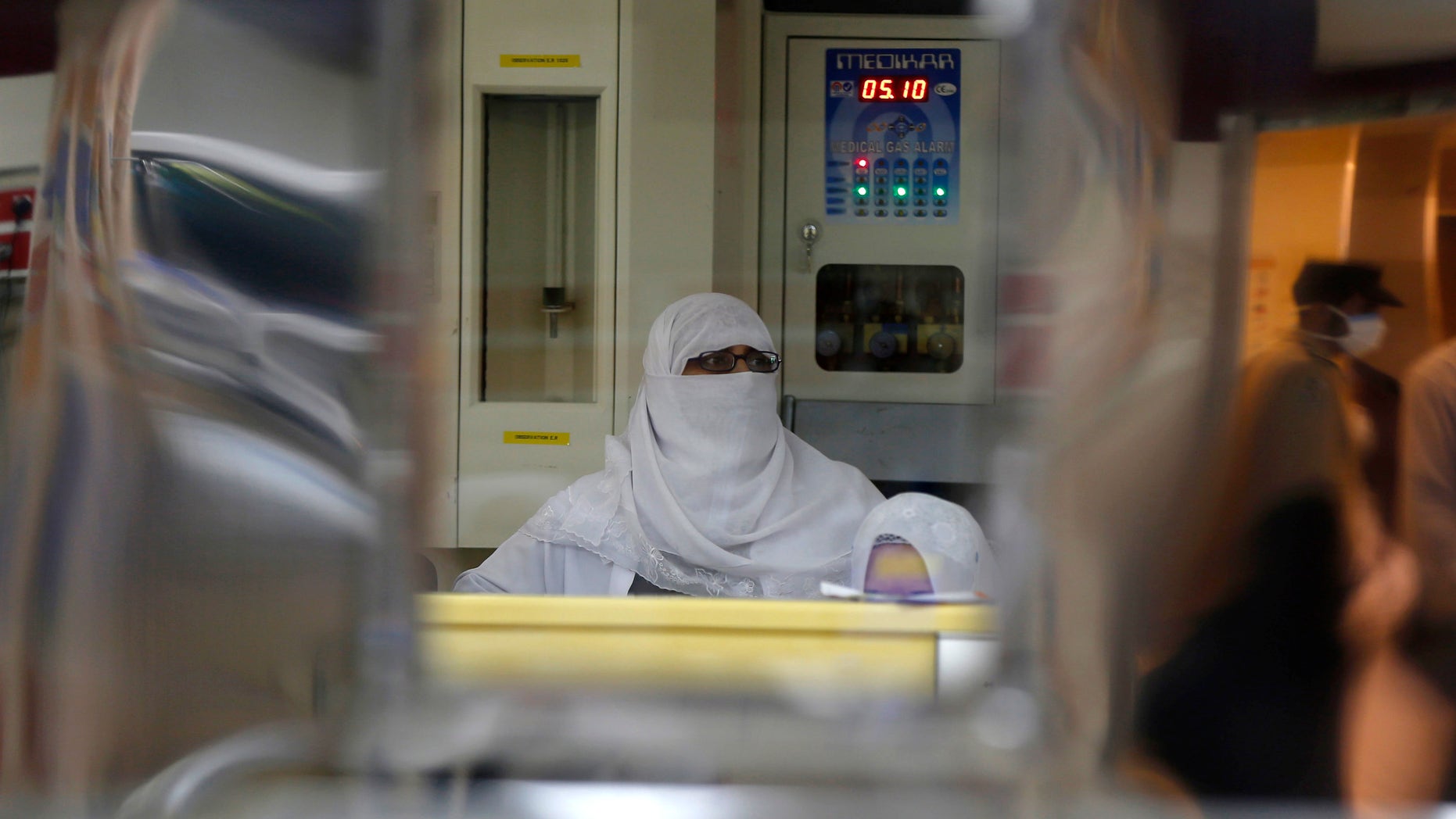 Nurses work in the emergency department at Al-Noor Specialist Hospital in Mecca September 30, 2014. According to hospital director Dr. Mohammad bin Omar, the hospital did not record any cases of pilgrims bearing the MERS coronavirus or Ebola virus entering Mecca for the Haj season, and that most of the cases referred to the hospital were of elderly patients with common ailments. REUTERS/Muhammad Hamed
