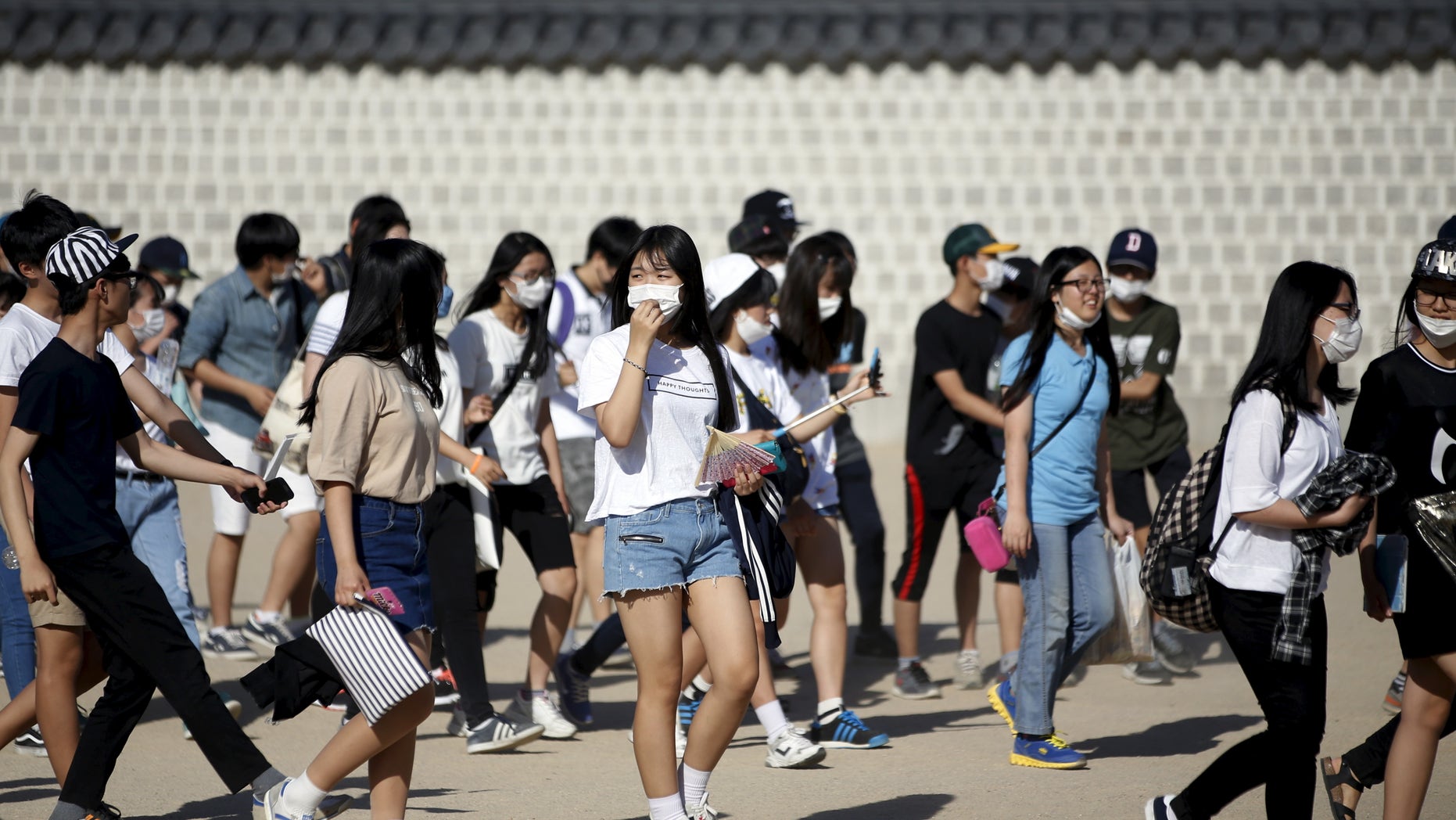 South Korean students wearing masks to prevent contracting Middle East Respiratory Syndrome (MERS) walk at the Gyeongbok Palace in central Seoul, South Korea June 3, 2015. REUTERS/Kim Hong-Ji