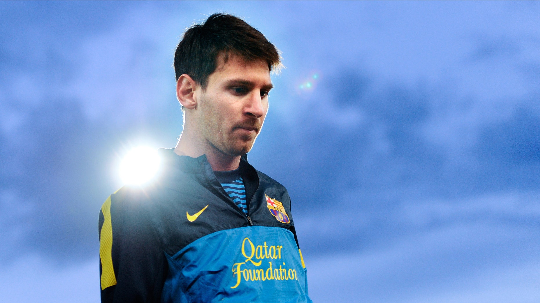 Lionel Messi of FC Barcelona looks on during the warm up prior to the La Liga match between RCD Mallorca and FC Barcelona at Iberostar Stadium on November 11, 2012 in Mallorca, Spain. (Photo by David Ramos/Getty Images)