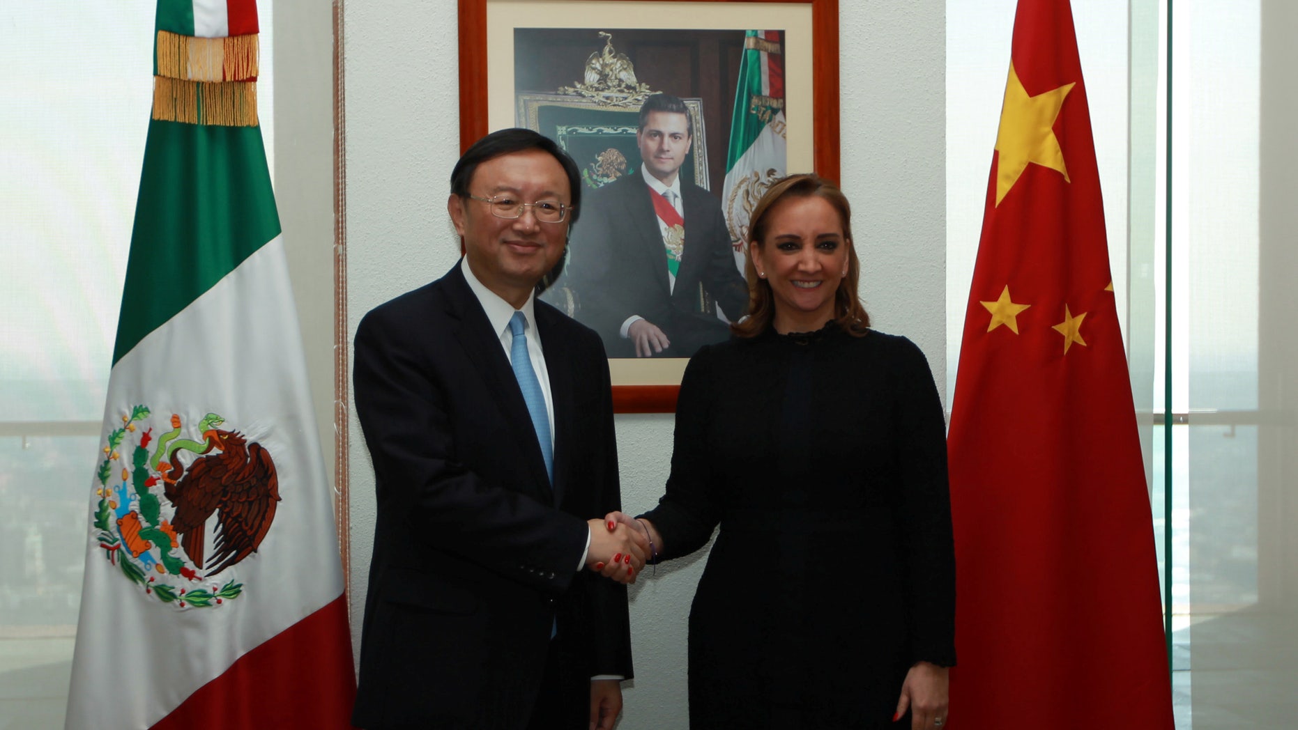 Mexico's Foreign Minister Claudia Ruiz Massieu and Chinese State Councilor Yang Jiechi on Dec. 12, 2016.