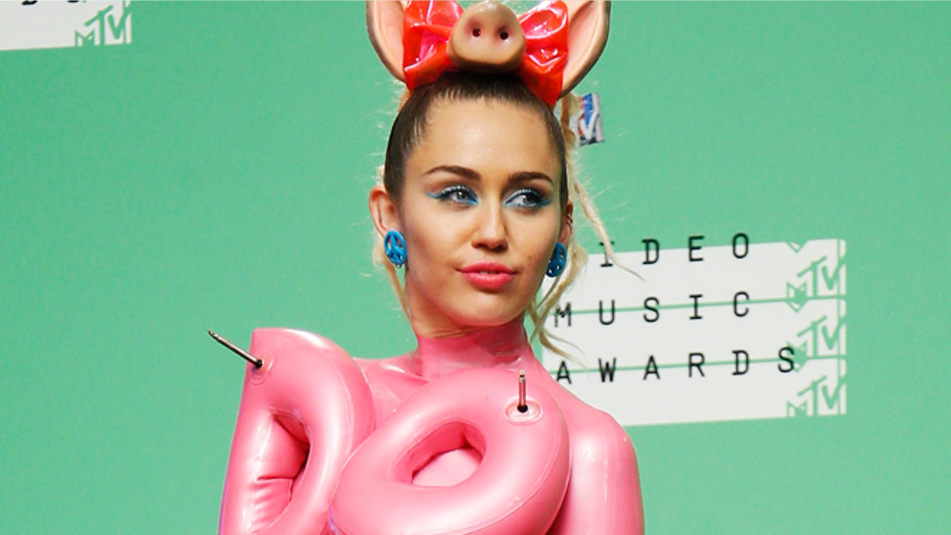 August 30, 2015. Miley Cyrus poses backstage after hosting the 2015 MTV Video Music Awards in Los Angeles, California.