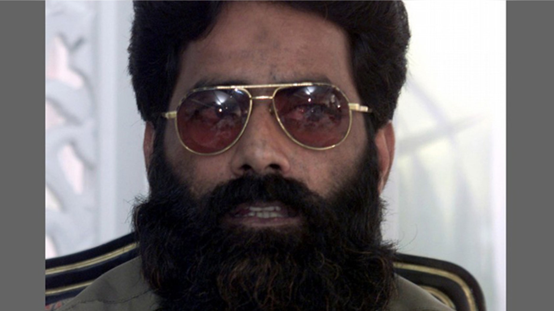 Ilyas Kashmiri speaks during a news conference in Islamabad in this July 11, 2001 file photo. Senior al Qaeda operative Kashmiri, regarded as one of the most dangerous militants in the world, was killed by a U.S. drone aircraft missile strike in Pakistan, an intelligence official and local media said.