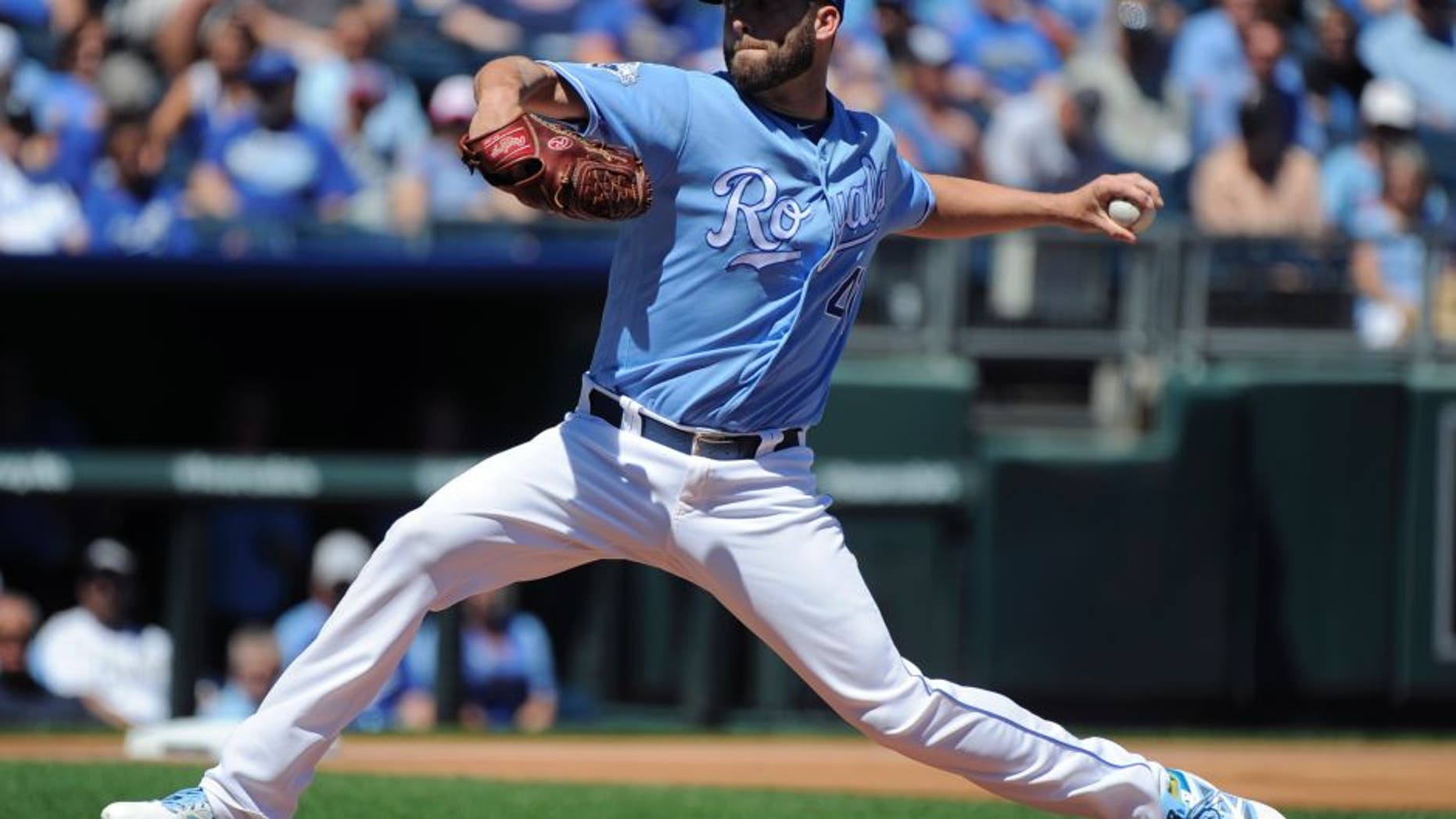 KANSAS CITY, MO - AUGUST 21: Danny Duffy #41 of the Kansas City Royals throws in the first inning against the Minnesota Twins at Kauffman Stadium on August 21, 2016 in Kansas City, Missouri. (Photo by Ed Zurga/Getty Images)