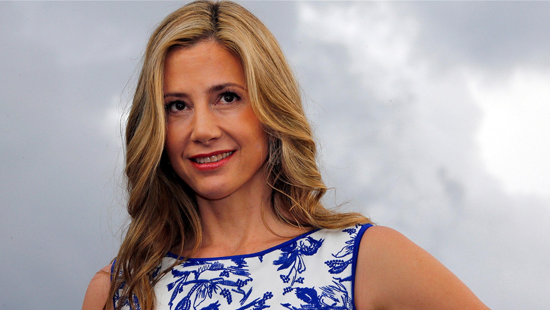 Mira Sorvino is opening about sexual harassment in Hollywood.