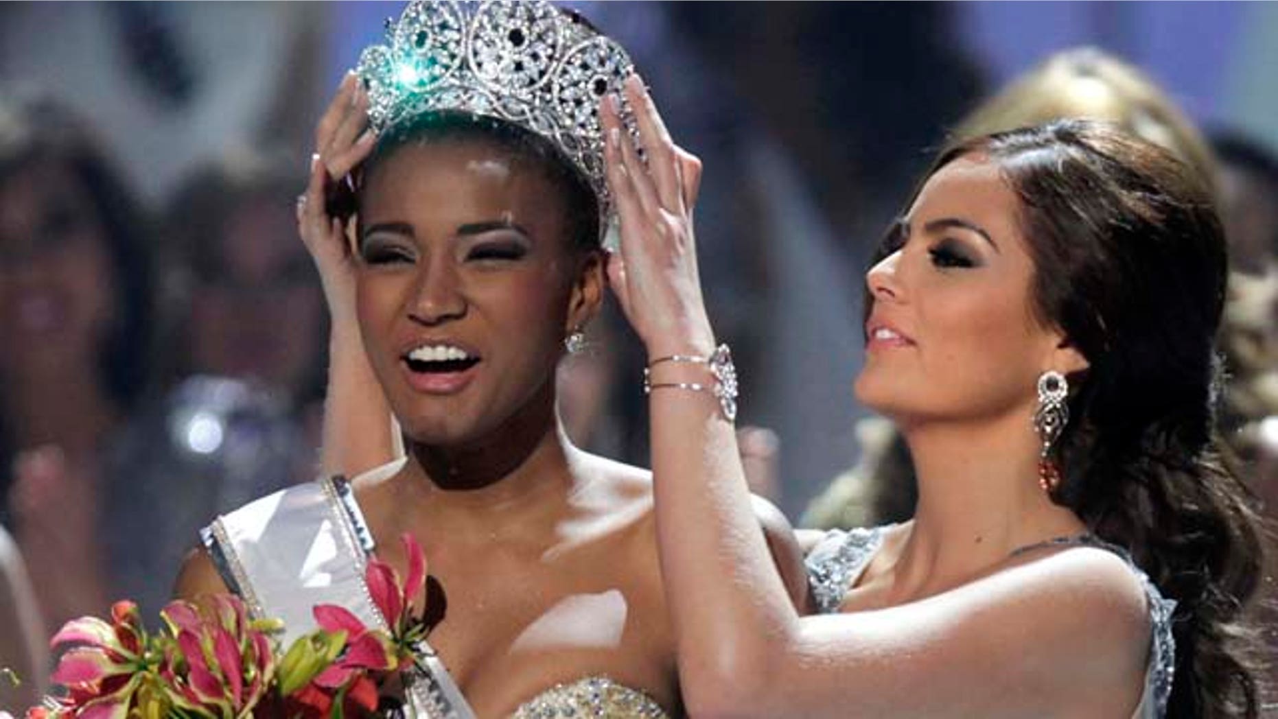 ALTERNATIVE CROP OF XAP104 - Miss Angola Leila Lopes is crowned Miss Universe 2011 by Miss Universe 2010 Ximena Navarrete, of Mexico, in Sao Paulo, Brazil, Monday Sept. 12, 2011. (AP Photo/Andre Penner)