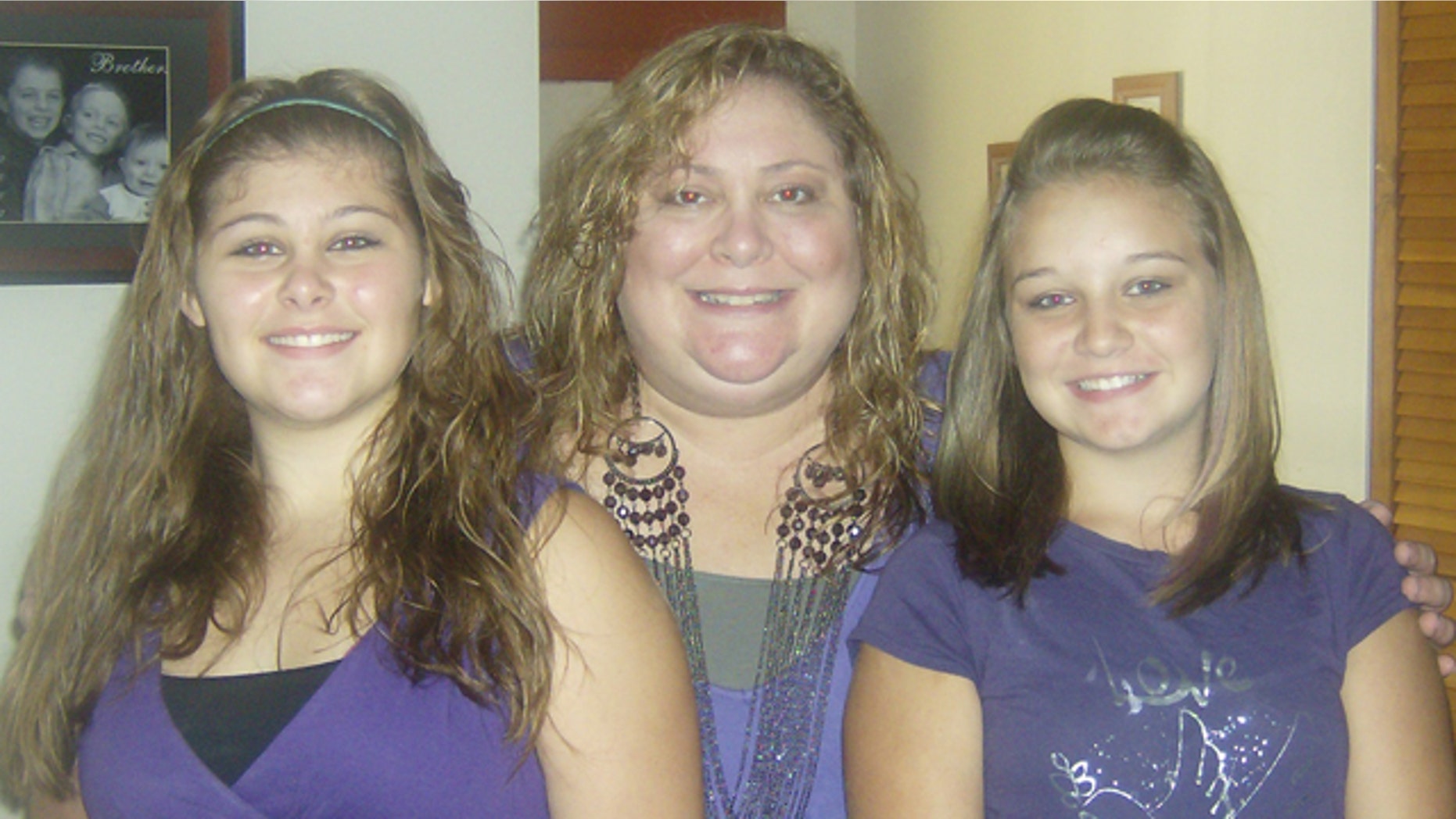 Monda Boggs, 41, seen here with her daughter Niki, left, and a family friend, wants to hear what President Obama has in store for Ohio, where the unemployment rate of 10.5 percent exceeds the national average of 9.5 percent.